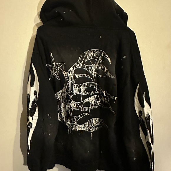 Men's Black and White Zip-Up Sweater - Picture 3 of 8